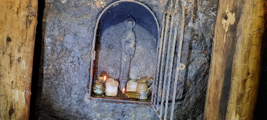 Heilige Maria im Besucherbergwerk Gleißinger Fels zum Schutze für die Bergbauarbeiter